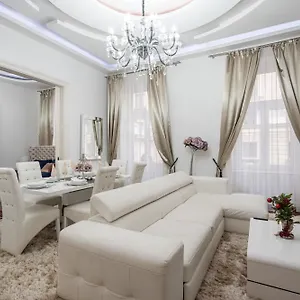 opera-3-balkony-luxury-aparment.inbudapesthotels.com/