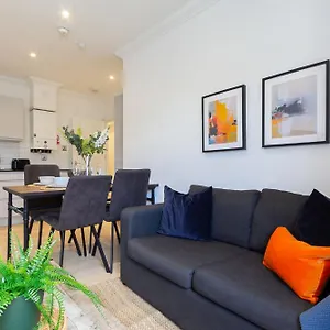 cosy-central-2-bedroom-near-beach-shops.brighton-hotels-england.com/